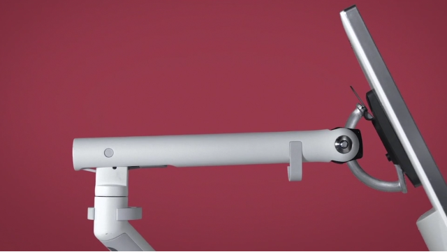 Side profile of Flo's D ring